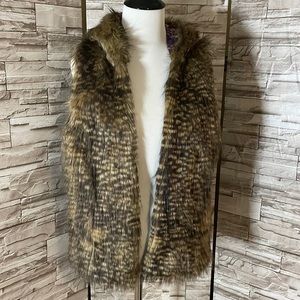 Mossimo Faux Fur Hooded Vest size Medium